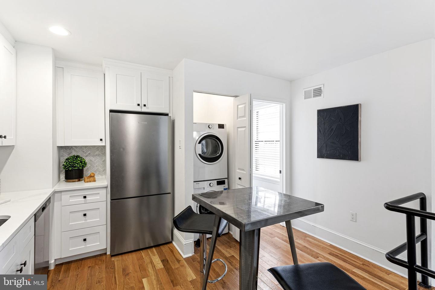 306 S 10th St #c Property Photo 6