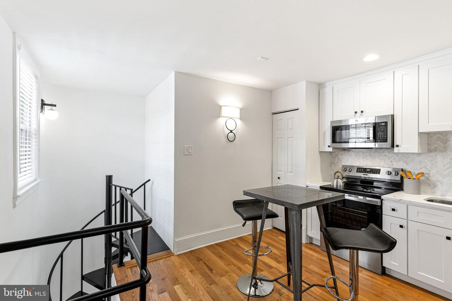 306 S 10th St #c Property Photo 7