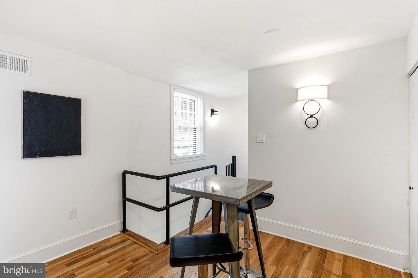 306 S 10th St #c Property Photo 8