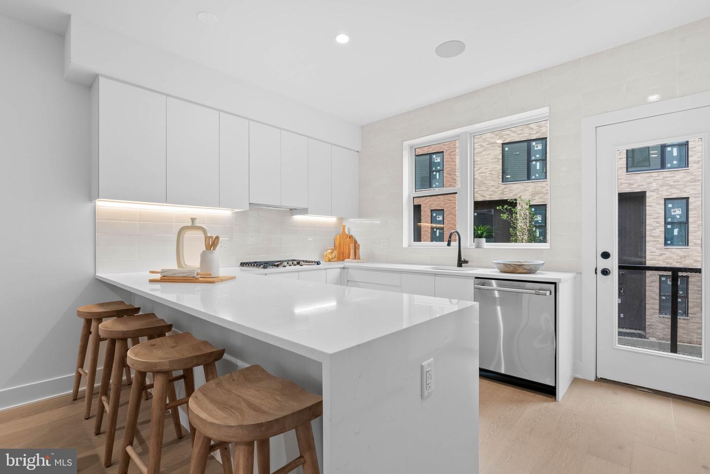 650 FAIRMOUNT AVE #J1 Property Photo 1