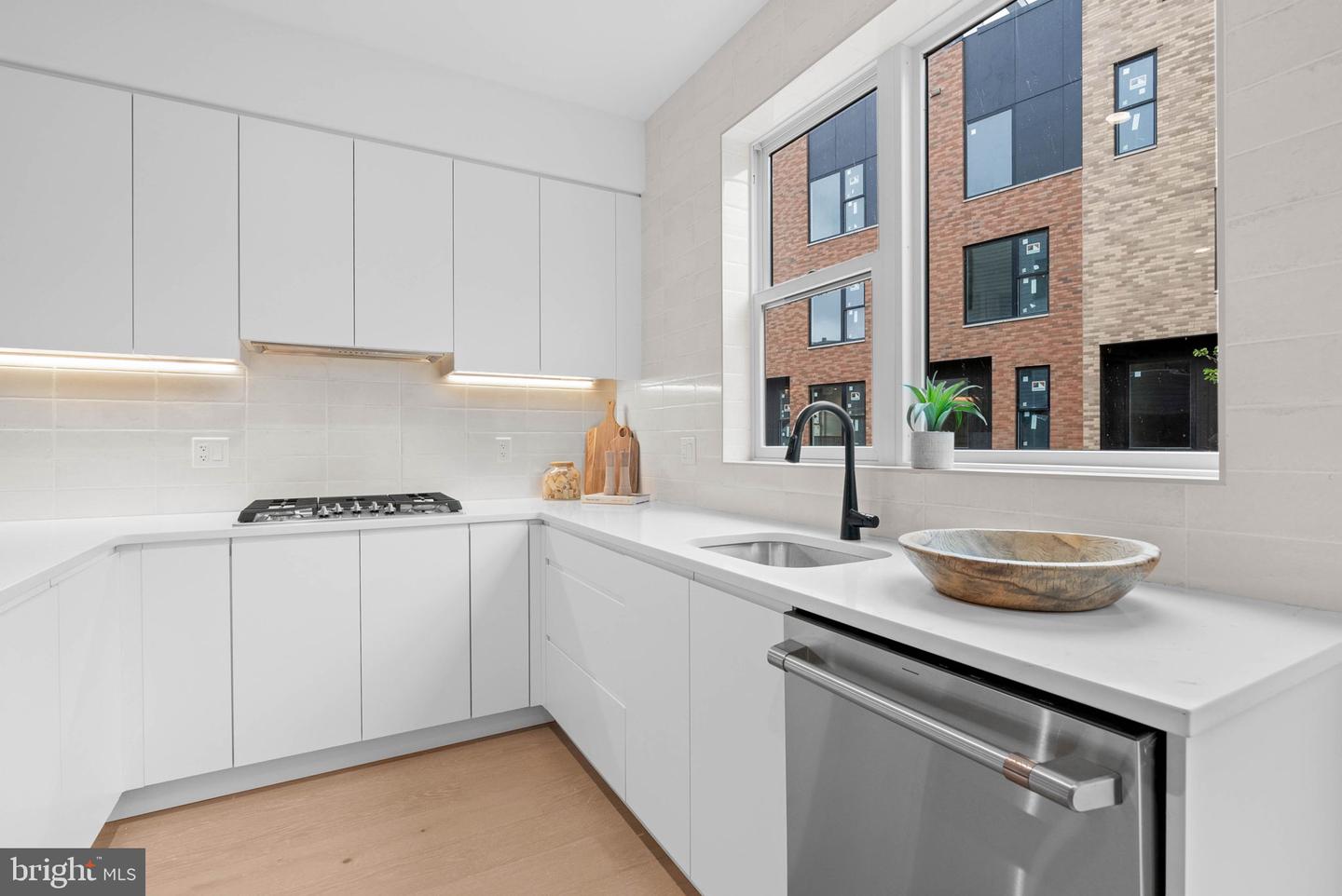 650 Fairmount Ave #j1 Property Photo 4