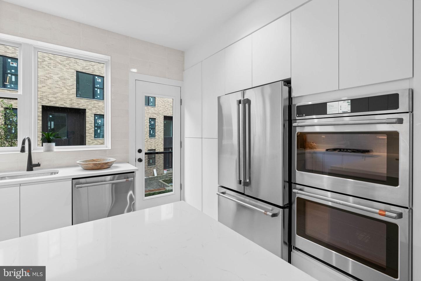 650 Fairmount Ave #j1 Property Photo 5