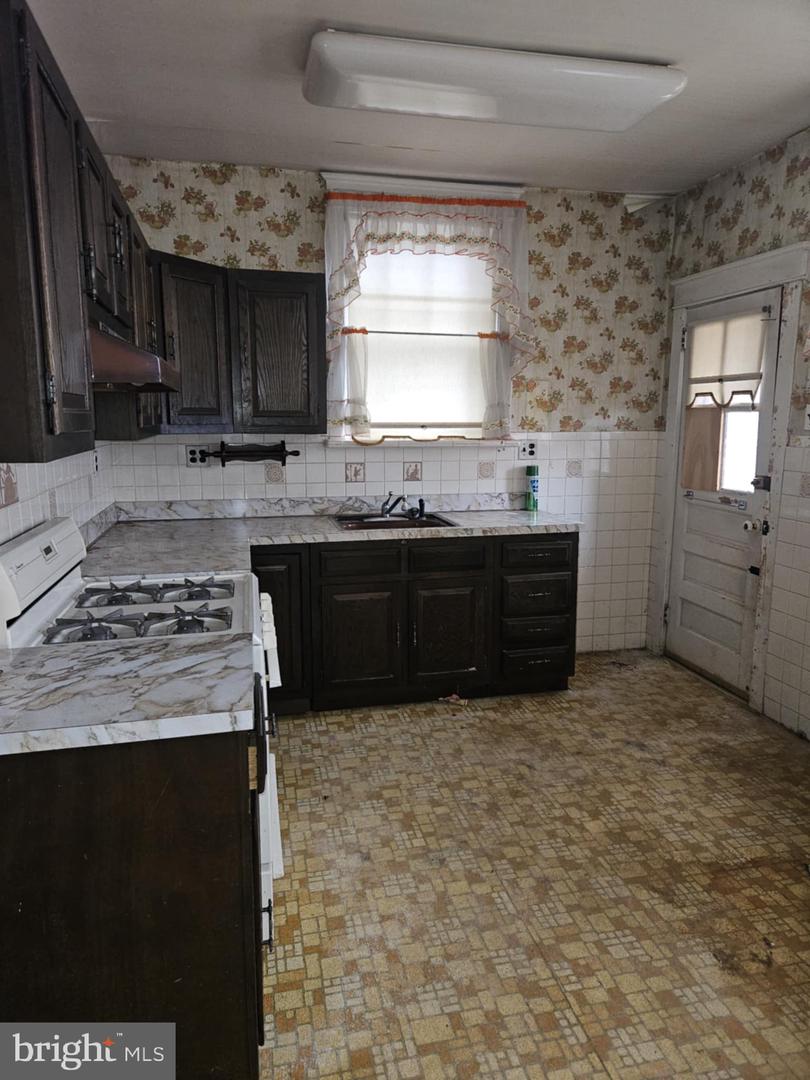 1421 Saint Vincent St Property Photo 3