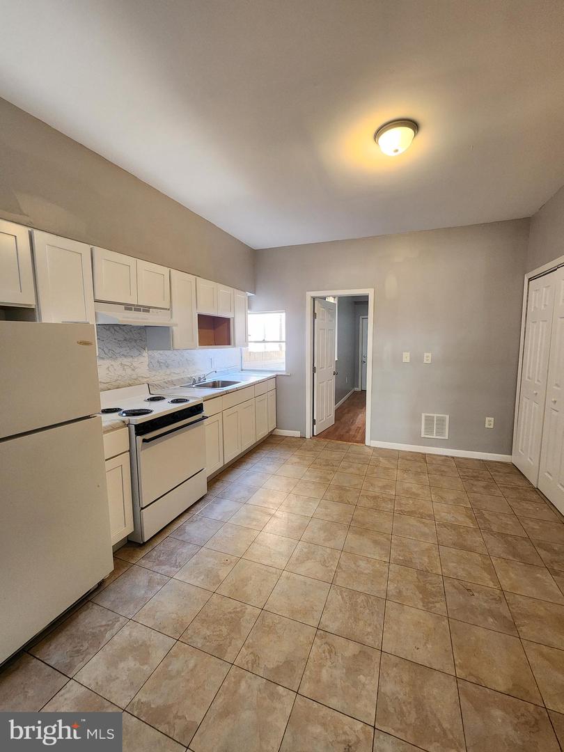 6616 Leeds St Property Photo 5
