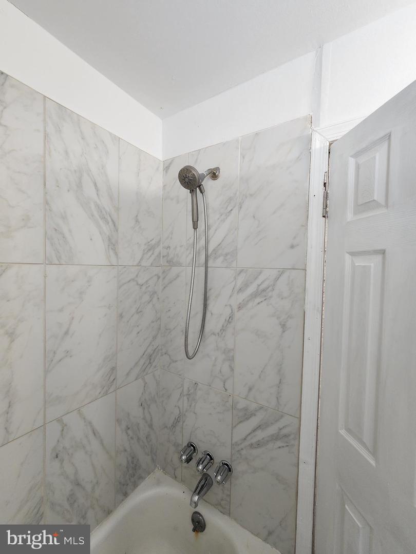 6616 Leeds St Property Photo 14