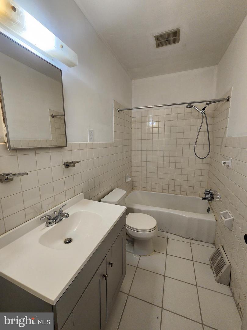 6616 Leeds St Property Photo 24