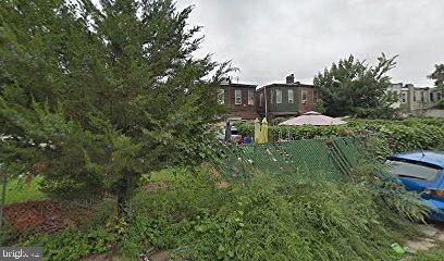 3063 N DARIEN ST Property Photo 1