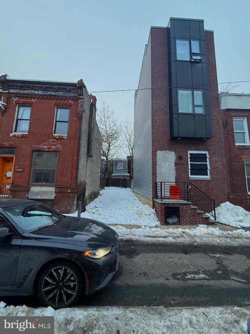 2414 S MARSHALL ST Property Photo 1
