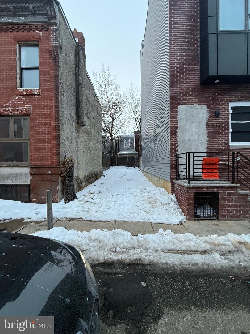 2414 S Marshall St Property Photo 4