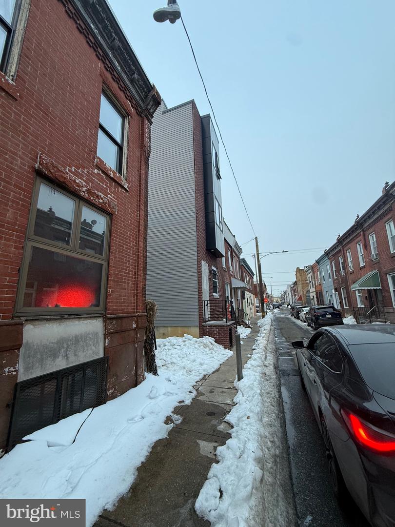 2414 S Marshall St Property Photo 5