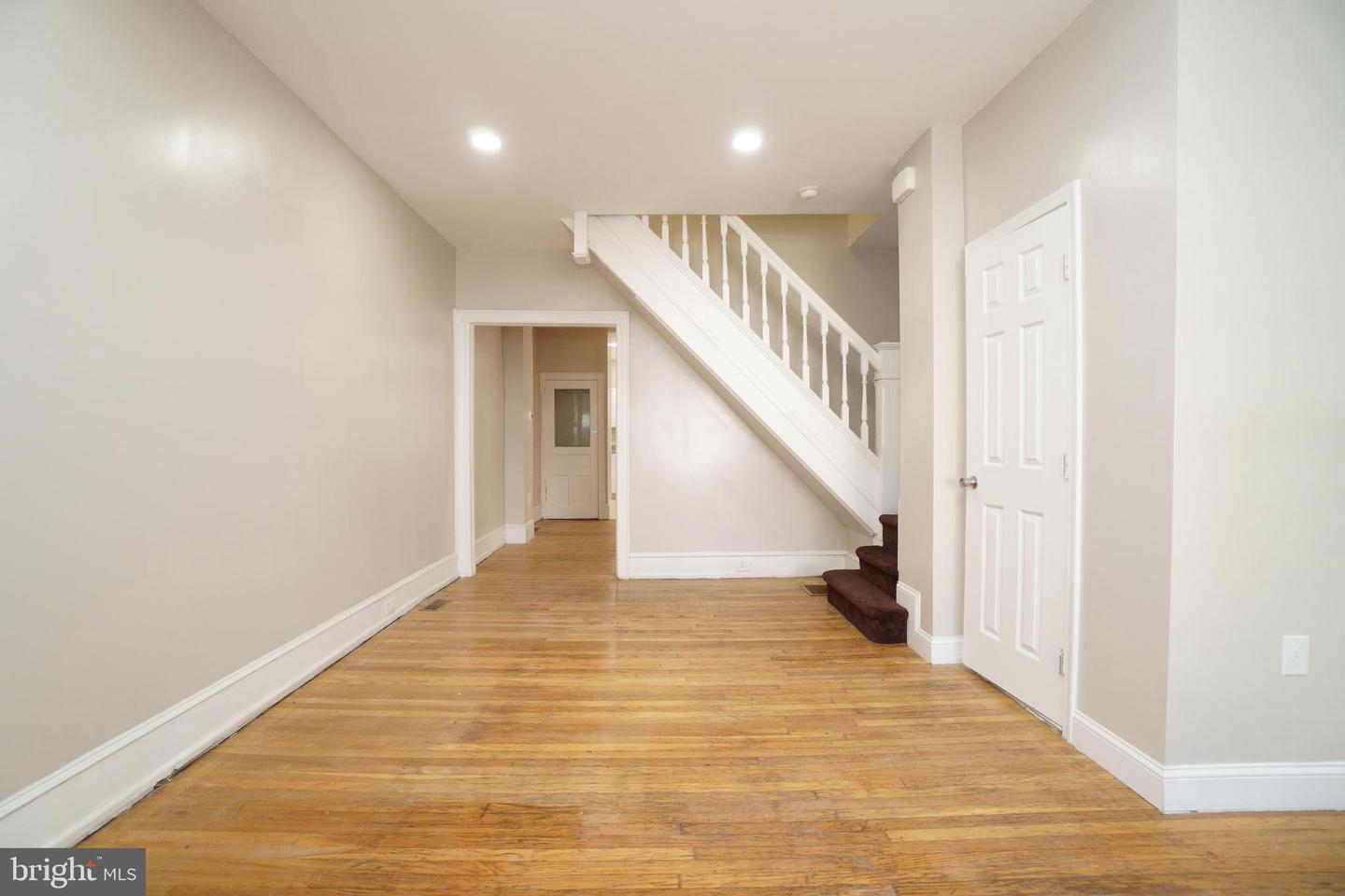 6038 Sansom St Property Photo 4