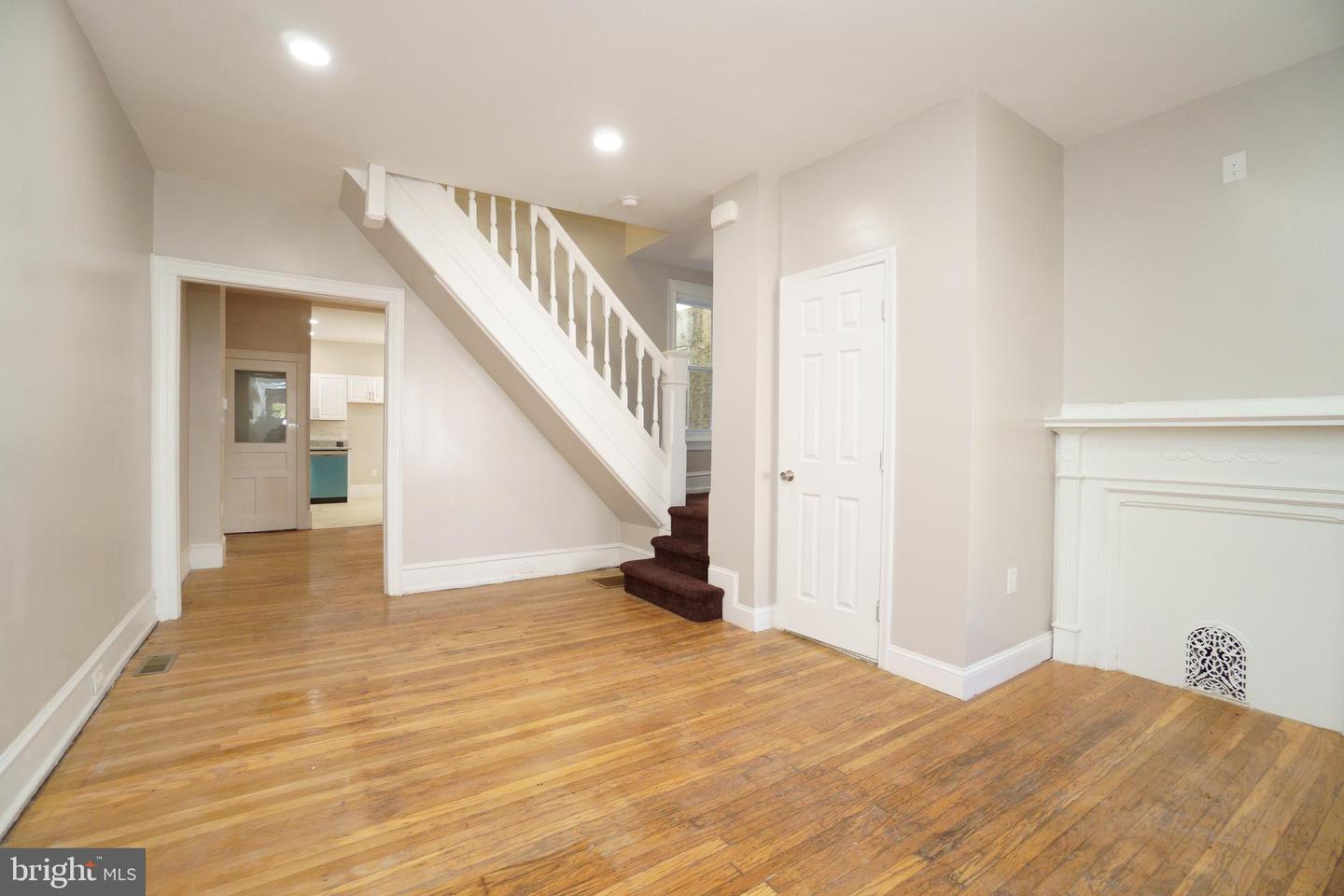 6038 Sansom St Property Photo 6
