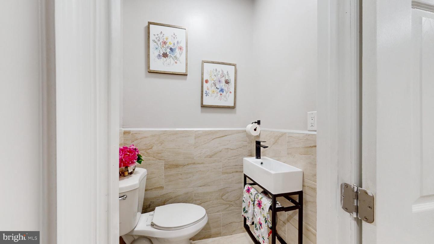 6038 Sansom St Property Photo 8