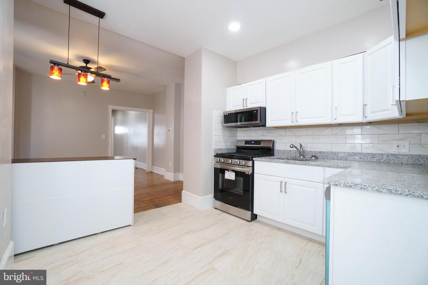 6038 Sansom St Property Photo 9