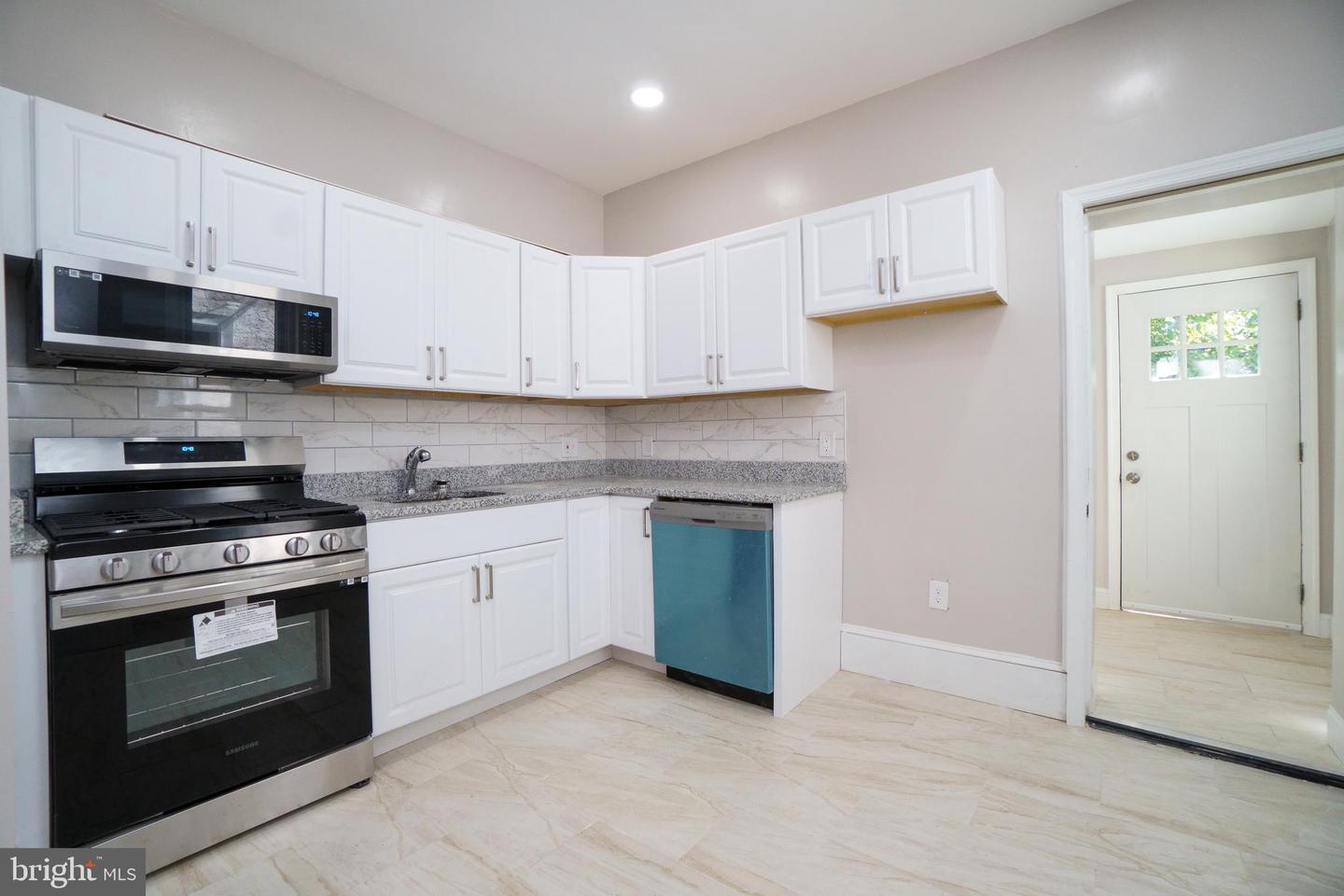6038 Sansom St Property Photo 11