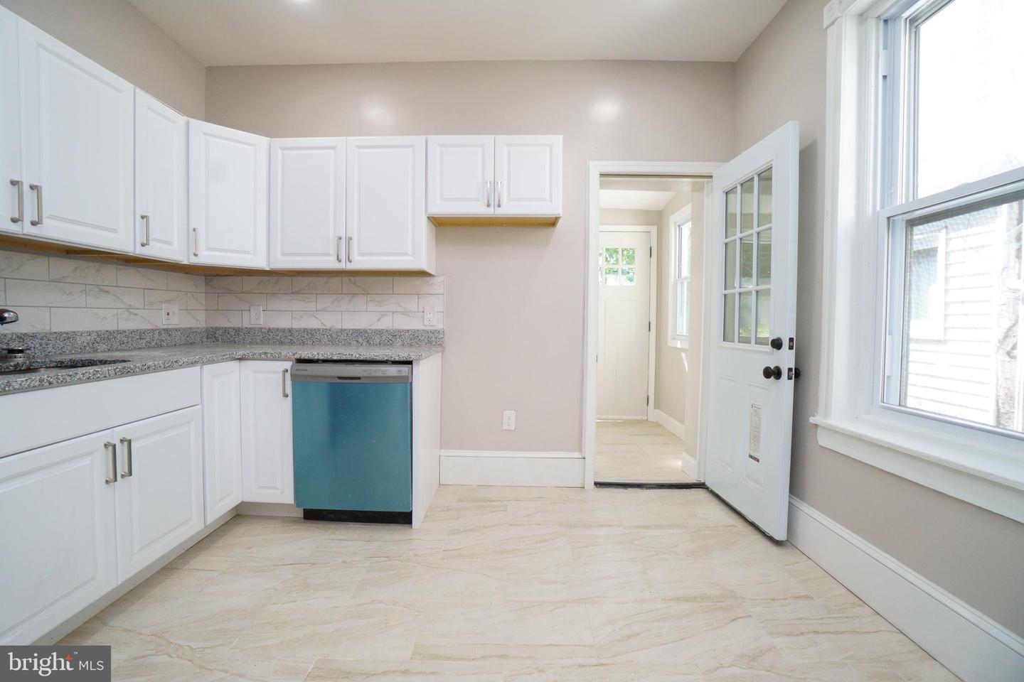 6038 Sansom St Property Photo 12