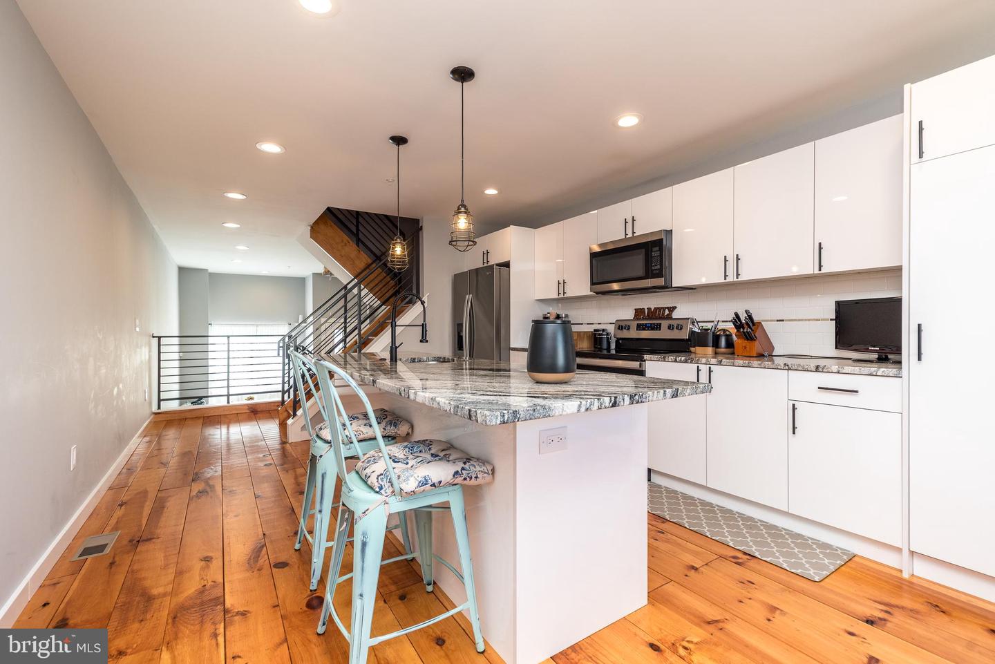 1817 Ingersoll St Property Photo 8
