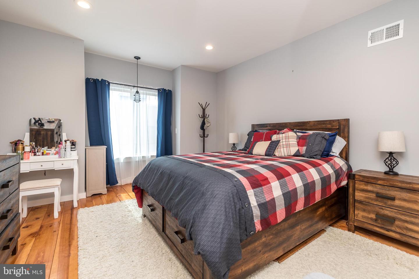 1817 Ingersoll St Property Photo 23