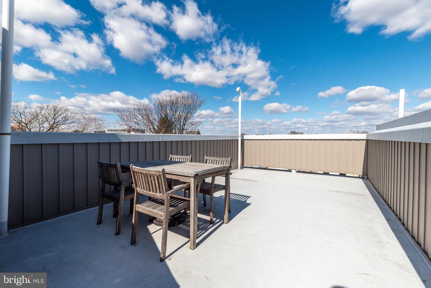1817 Ingersoll St Property Photo 30