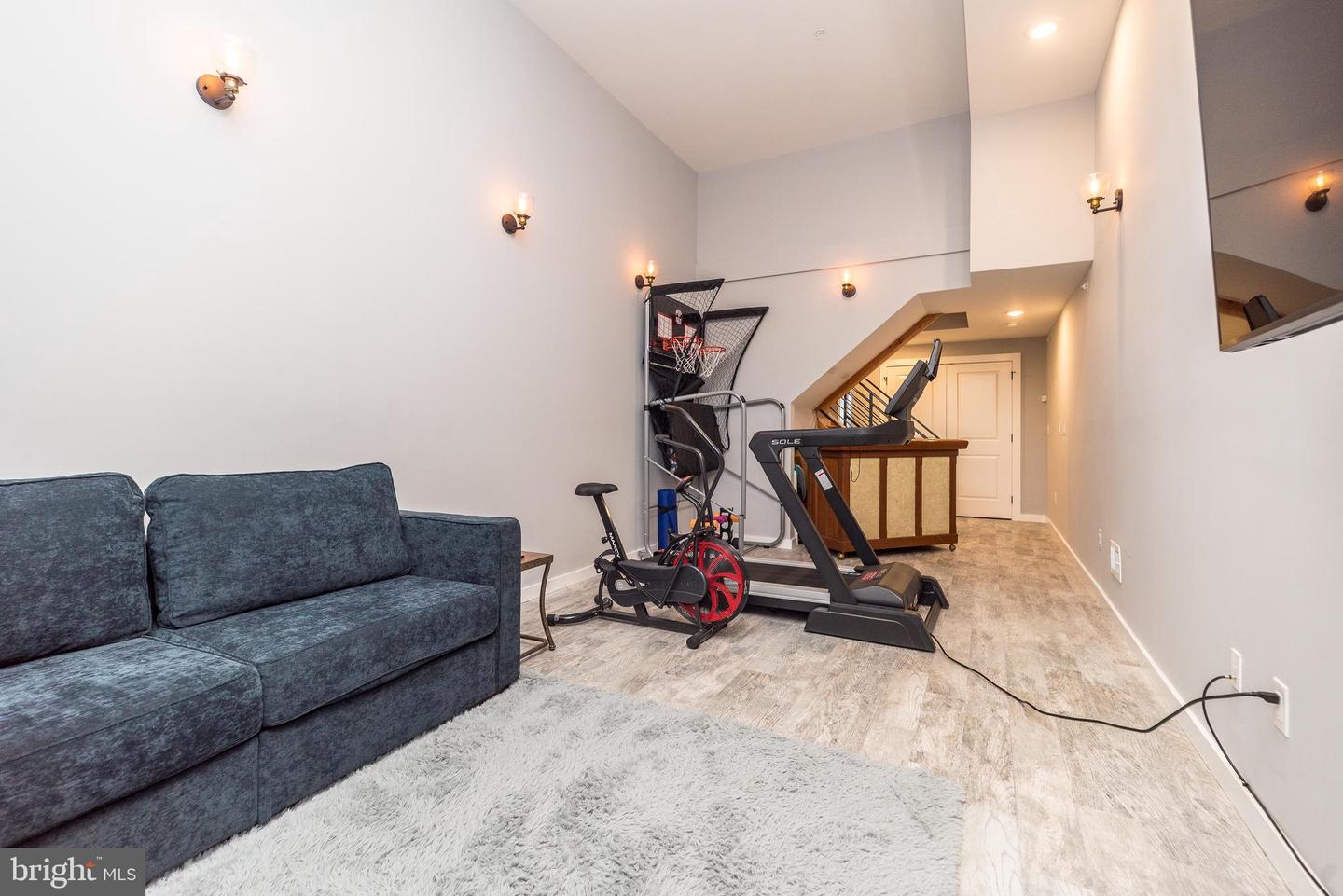 1817 Ingersoll St Property Photo 36
