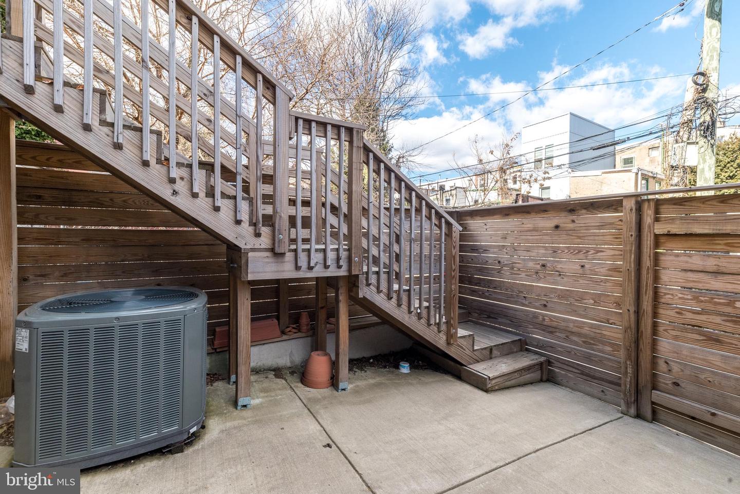1817 Ingersoll St Property Photo 40