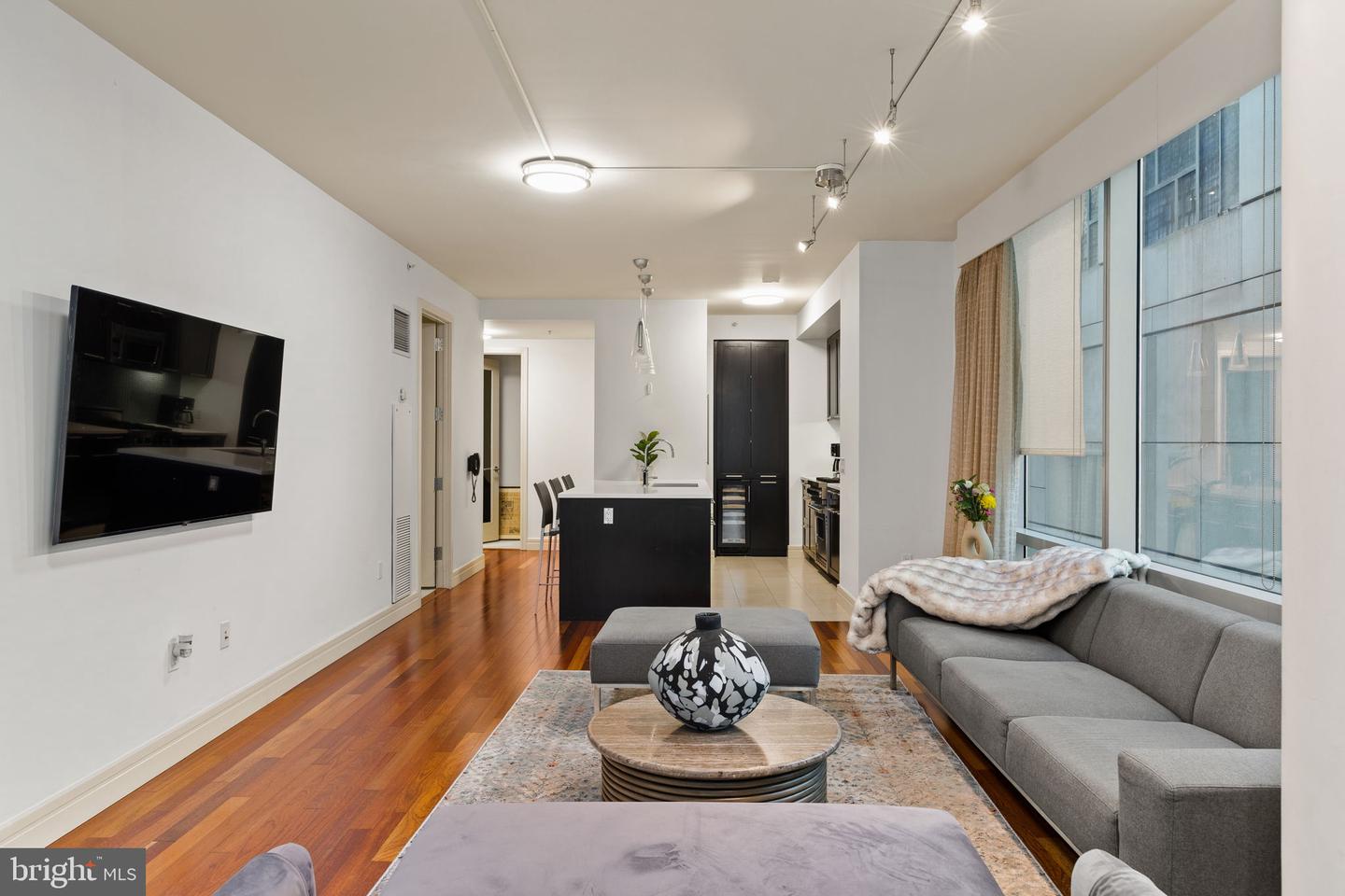 1414 S Penn Sq #6h Property Photo 3
