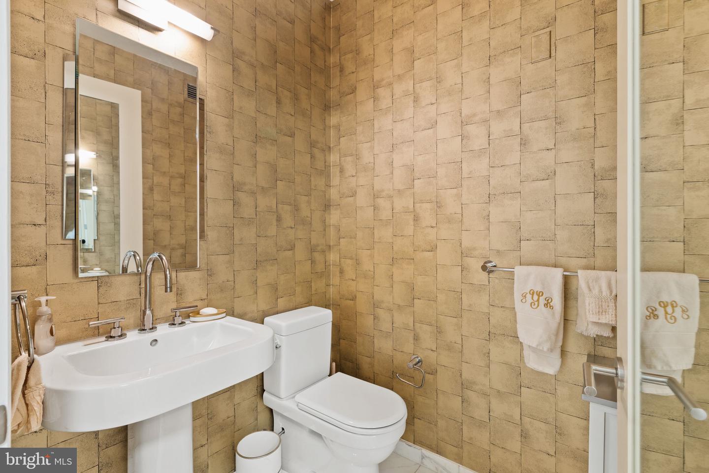 1414 S Penn Sq #6h Property Photo 19