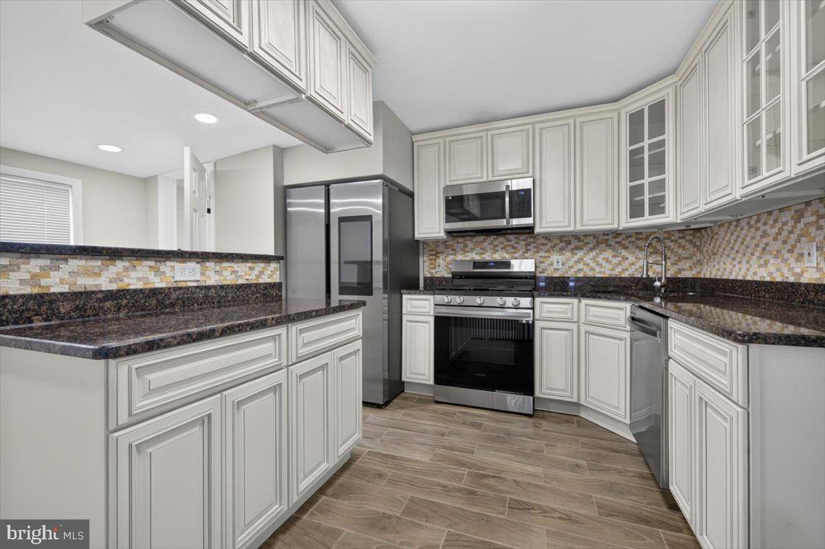 444 Lemonte St Property Photo 3