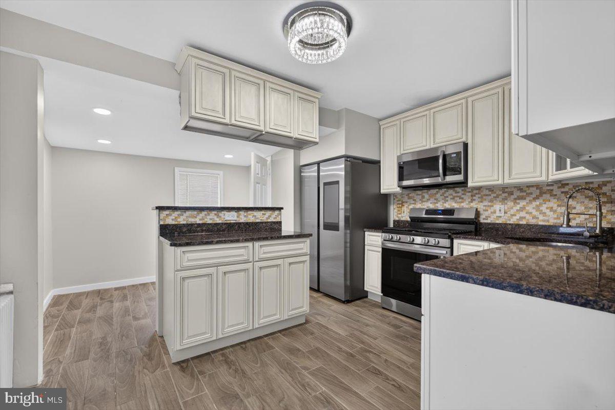 444 Lemonte St Property Photo 4