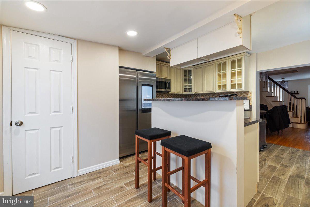 444 Lemonte St Property Photo 6