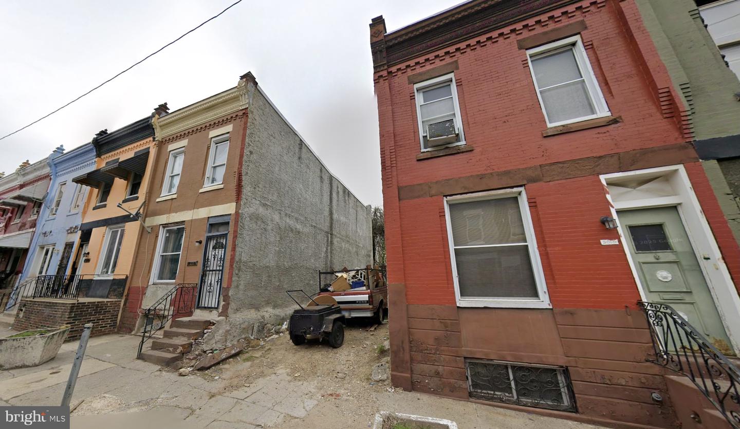 2015 W BOSTON ST Property Photo 1