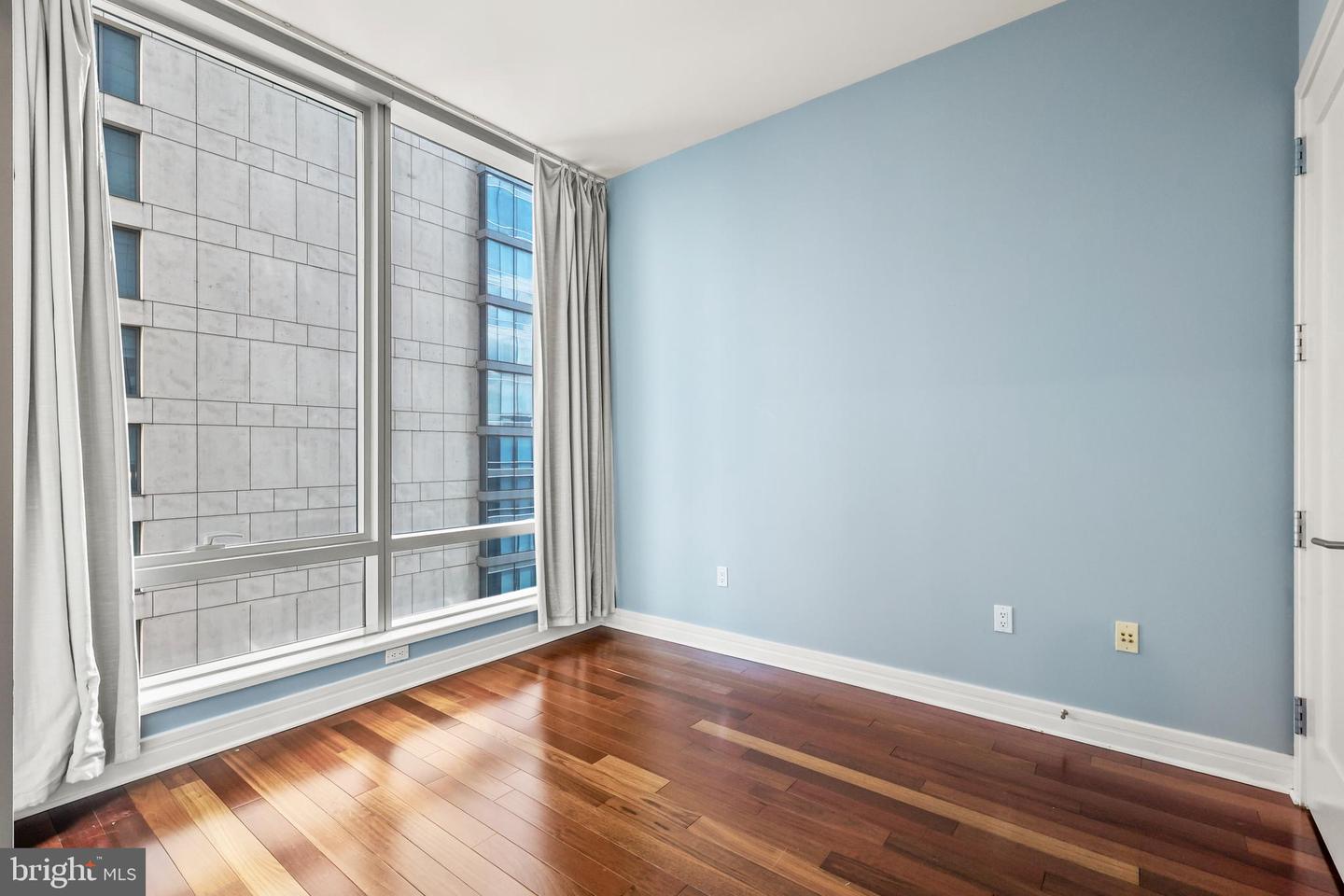 1414-00 S Penn Sq #27a Property Photo 6