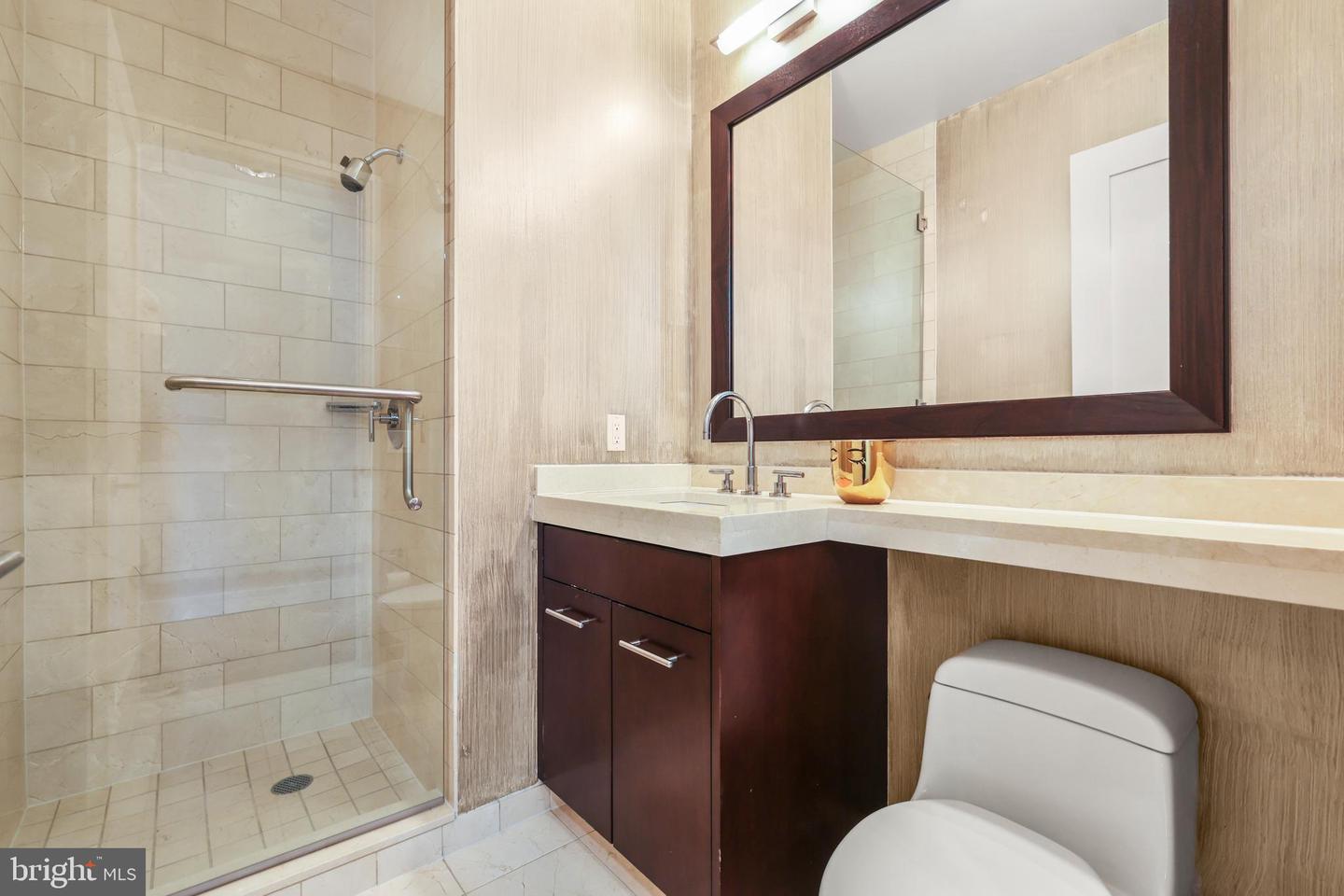 1414-00 S Penn Sq #27a Property Photo 11