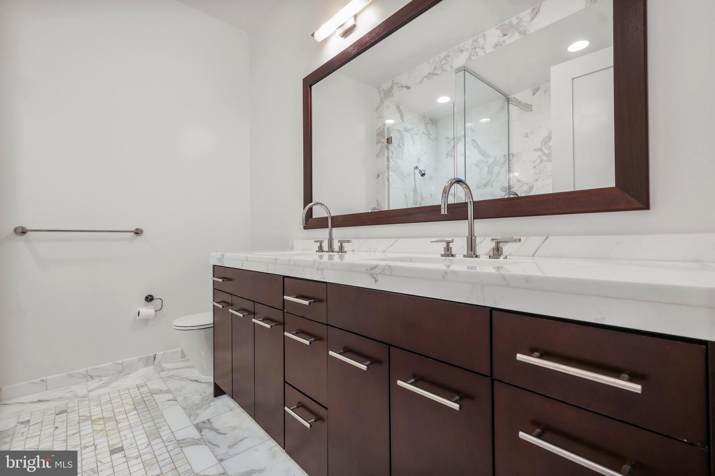 1414-00 S Penn Sq #27a Property Photo 14