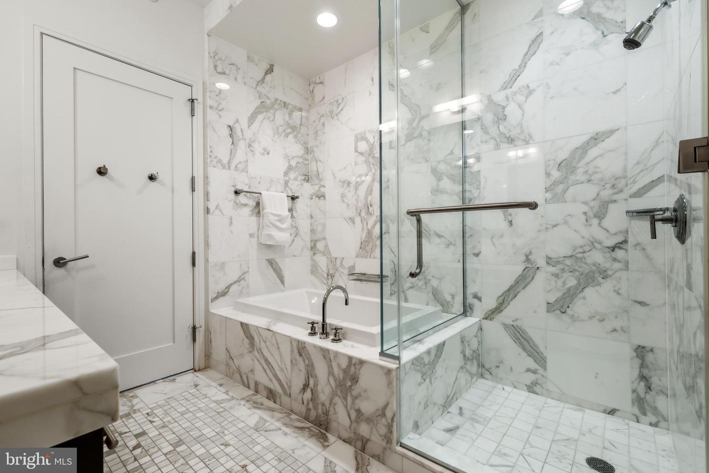 1414-00 S Penn Sq #27a Property Photo 15