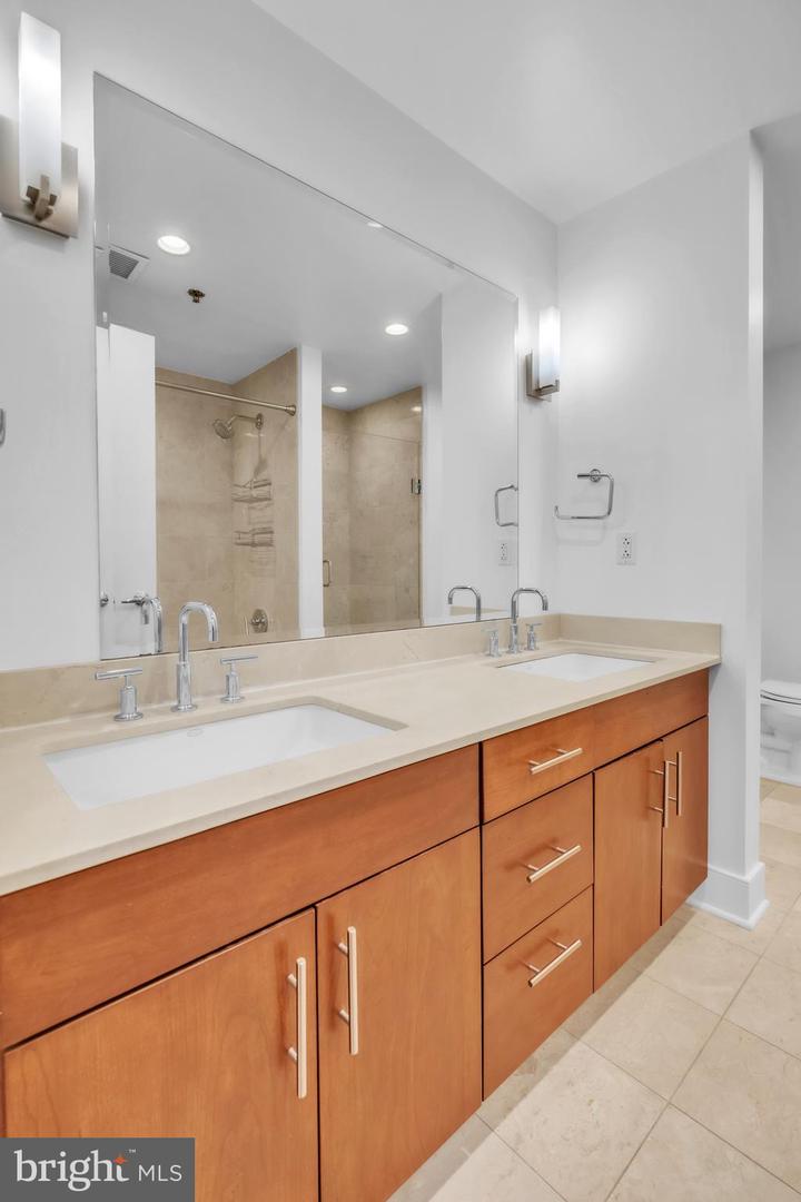 300 N 3rd St #102 Property Photo 12