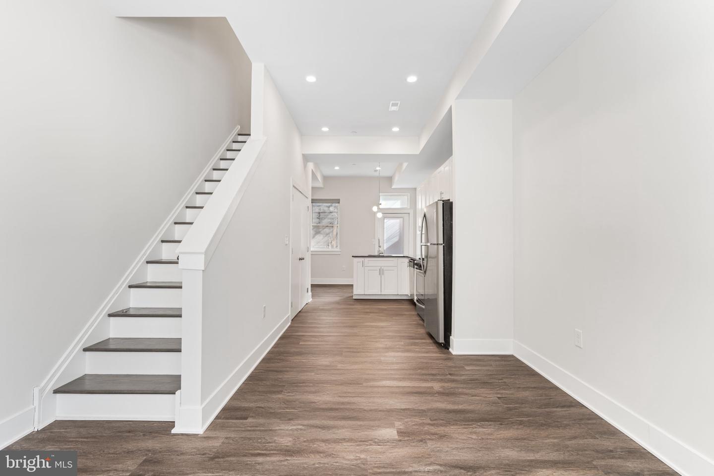 1207 N Etting St Property Photo 2