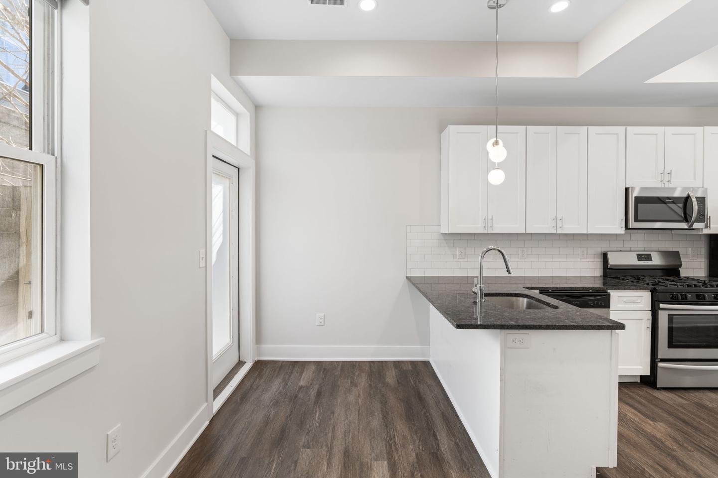 1207 N Etting St Property Photo 6