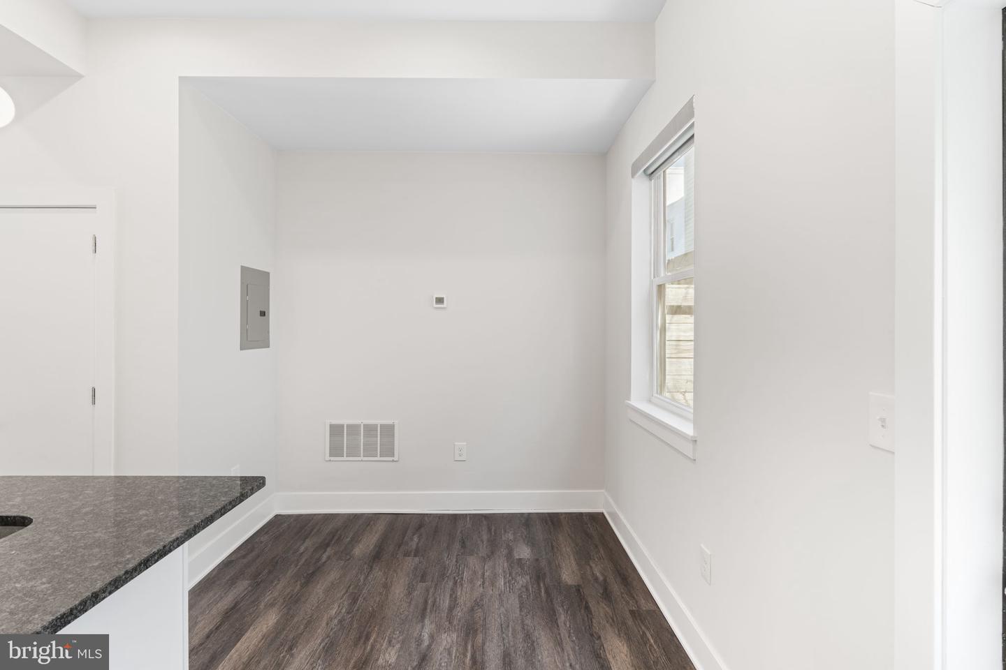 1207 N Etting St Property Photo 7