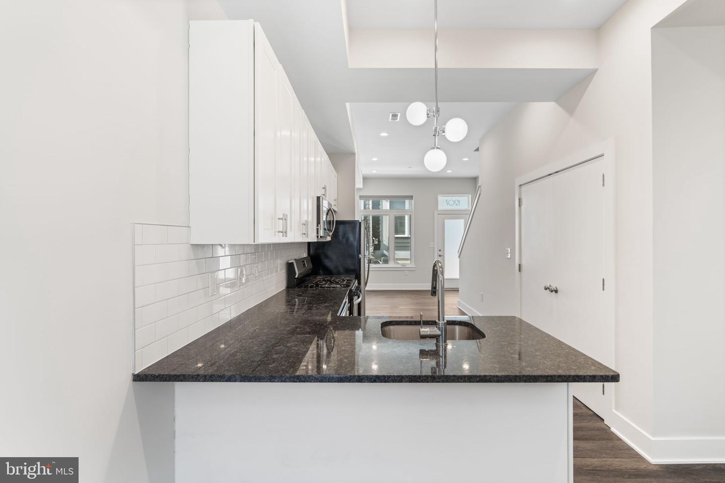 1207 N Etting St Property Photo 8