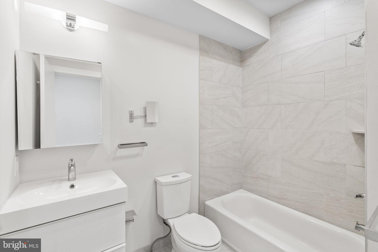 1207 N Etting St Property Photo 12