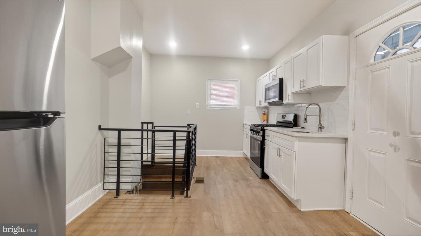 5437 Webster St Property Photo 3
