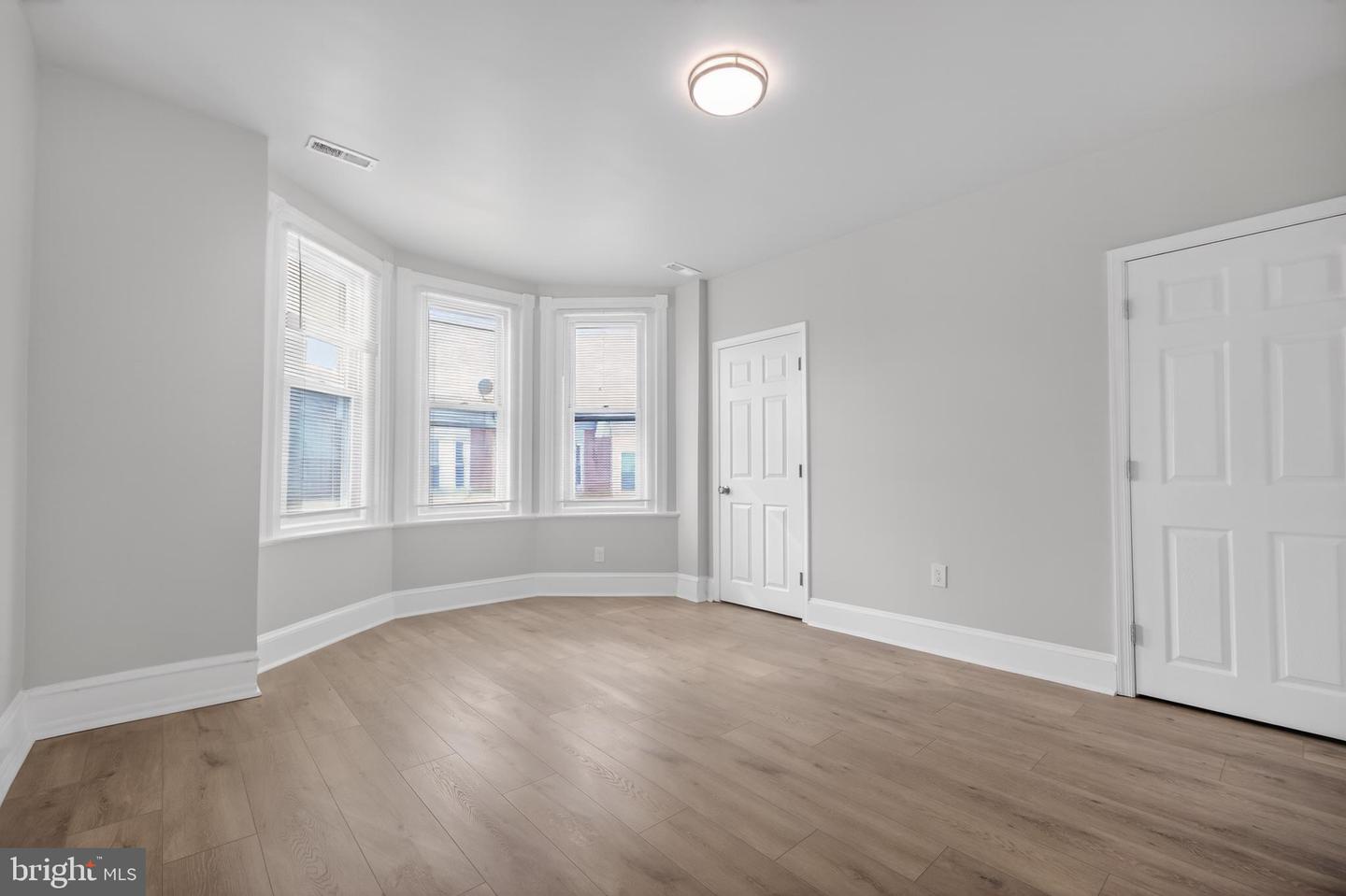 5437 Webster St Property Photo 6