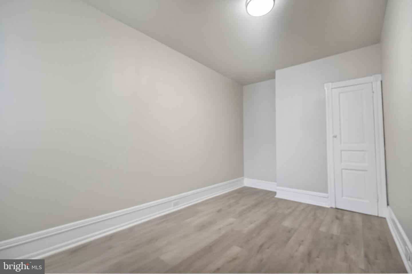 5437 Webster St Property Photo 11