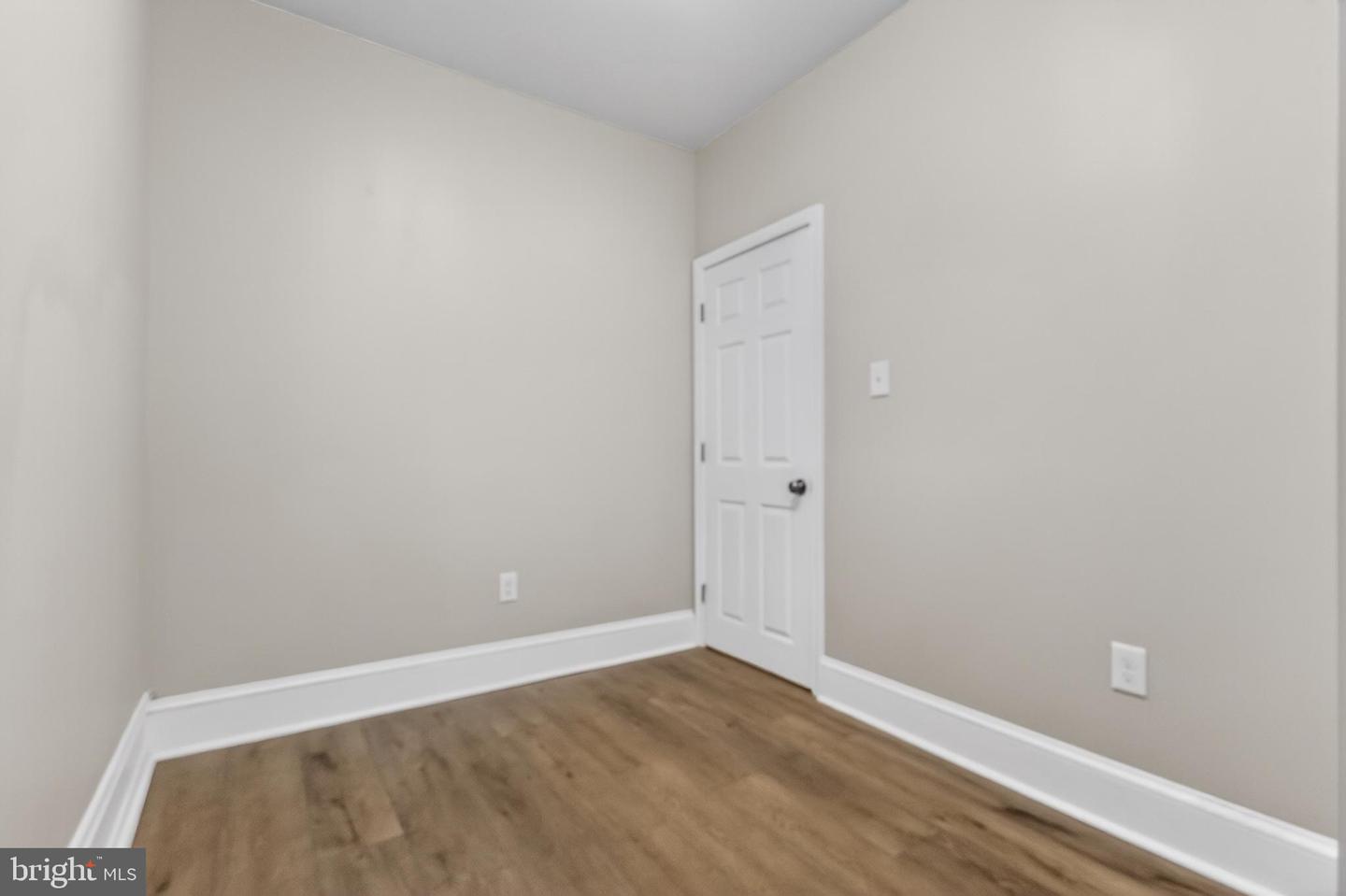 5437 Webster St Property Photo 12