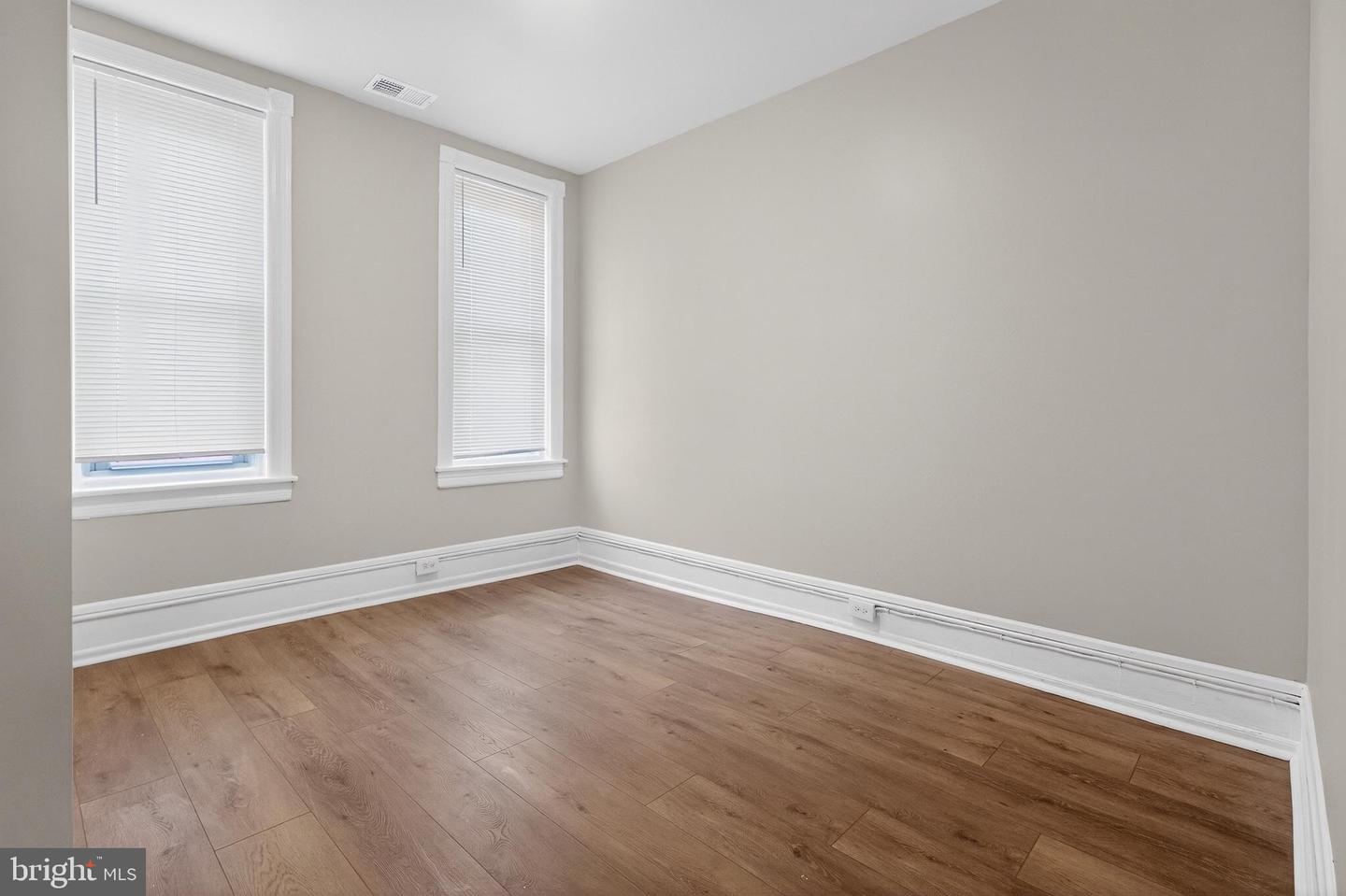 5437 Webster St Property Photo 13