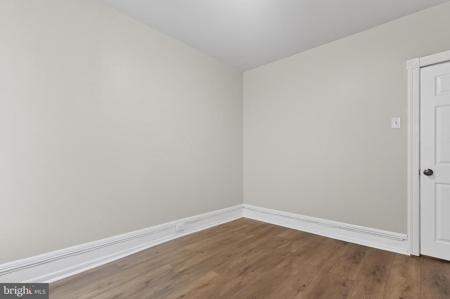 5437 Webster St Property Photo 14