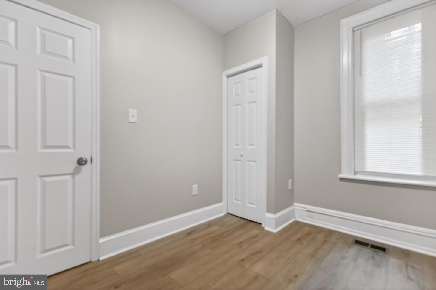5437 Webster St Property Photo 15