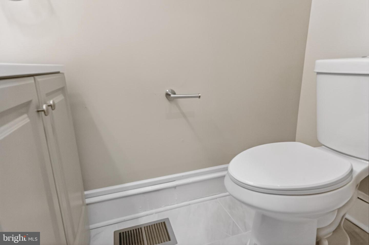 5437 Webster St Property Photo 20
