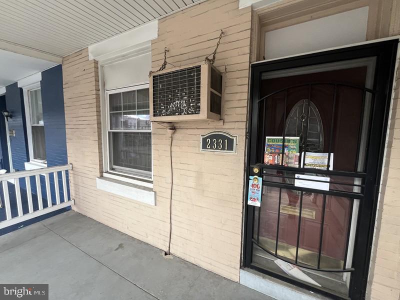 2331 W Somerset St Property Photo 7